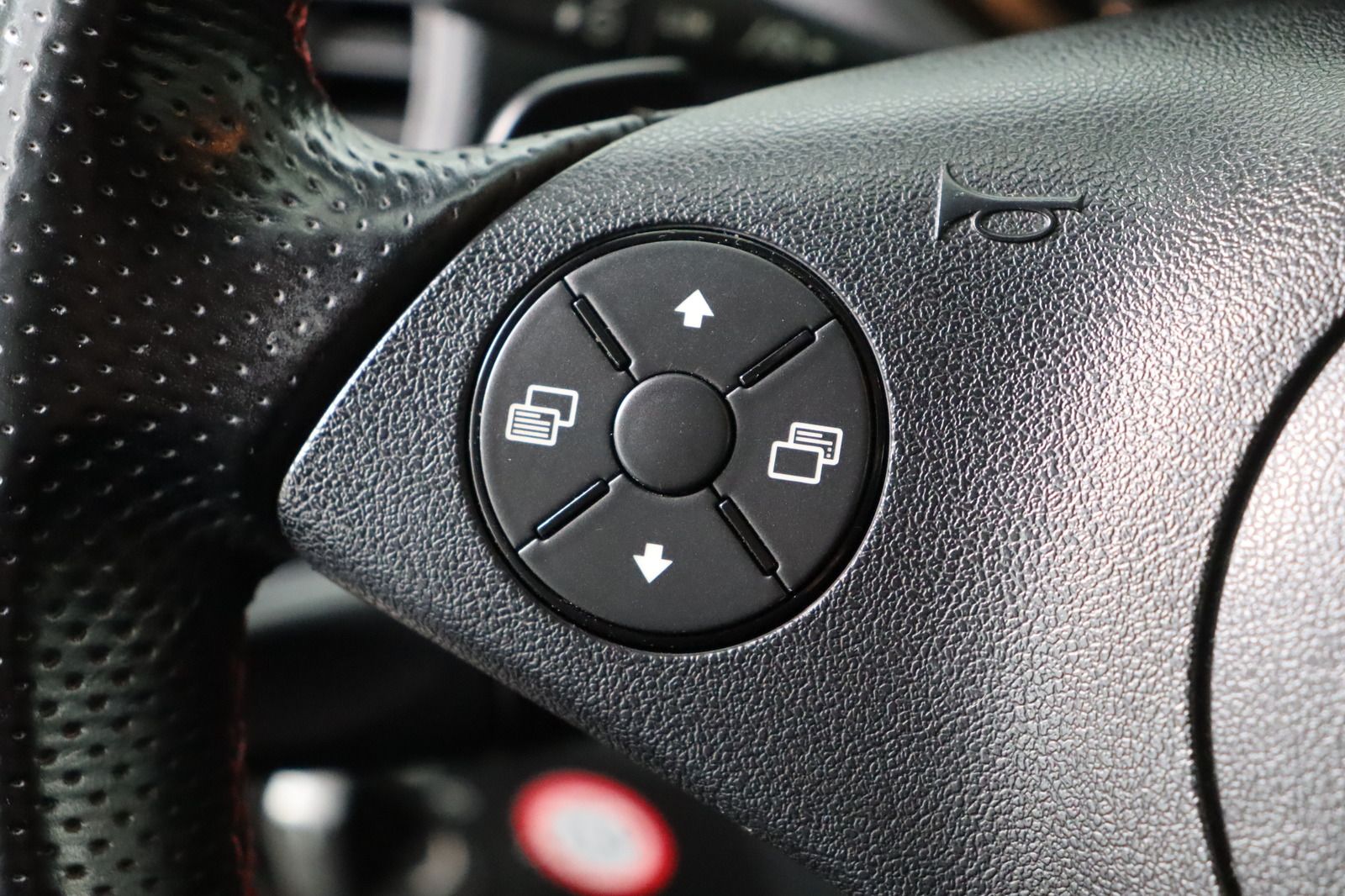 Fahrzeugabbildung Mercedes-Benz SLK 200 KOMPRESSOR * Airscarf * SHZ * Bi-Xenon