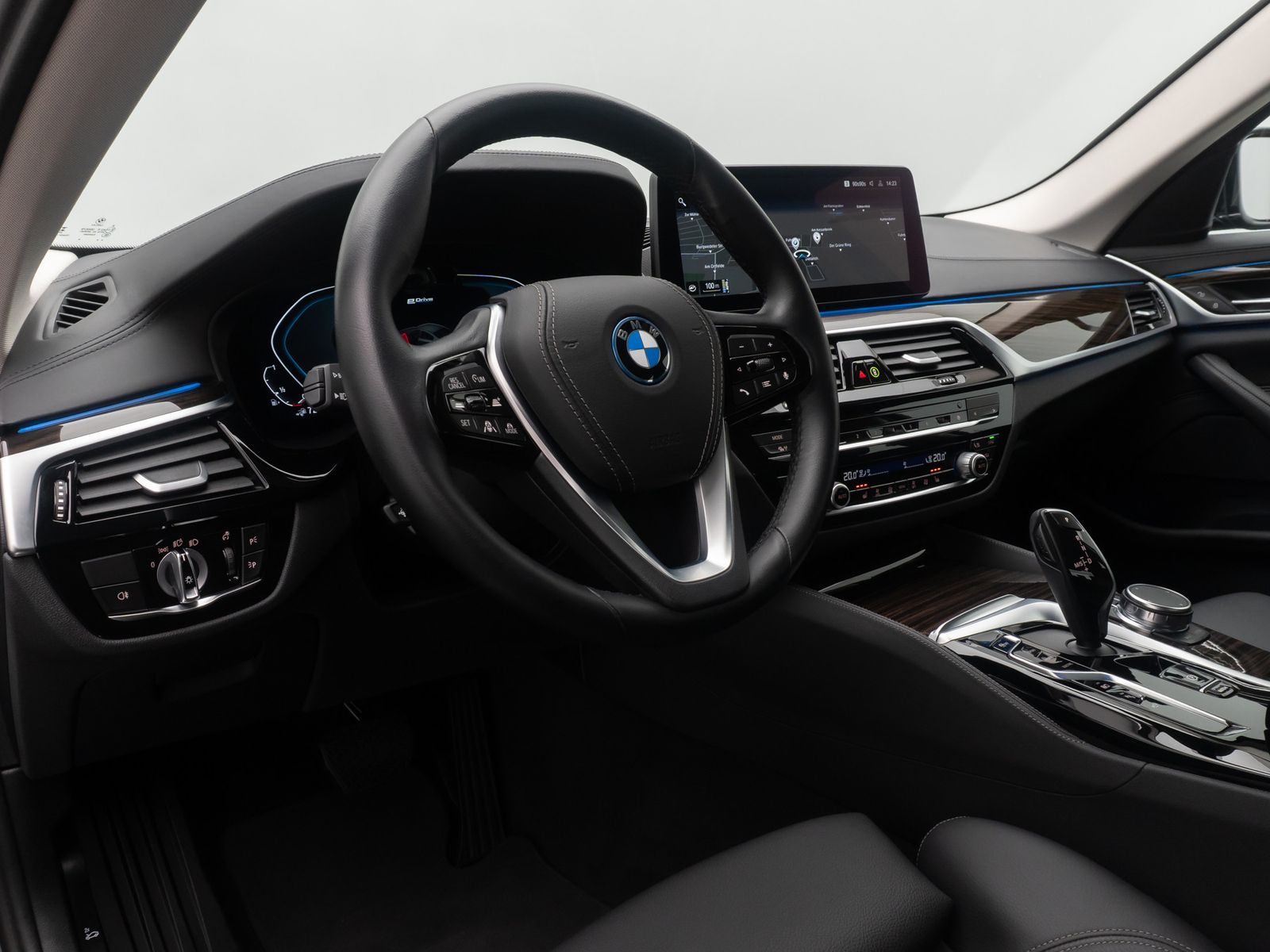 Fahrzeugabbildung BMW 530e Luxury Line ACC Laser 360° HUD DAB Sport