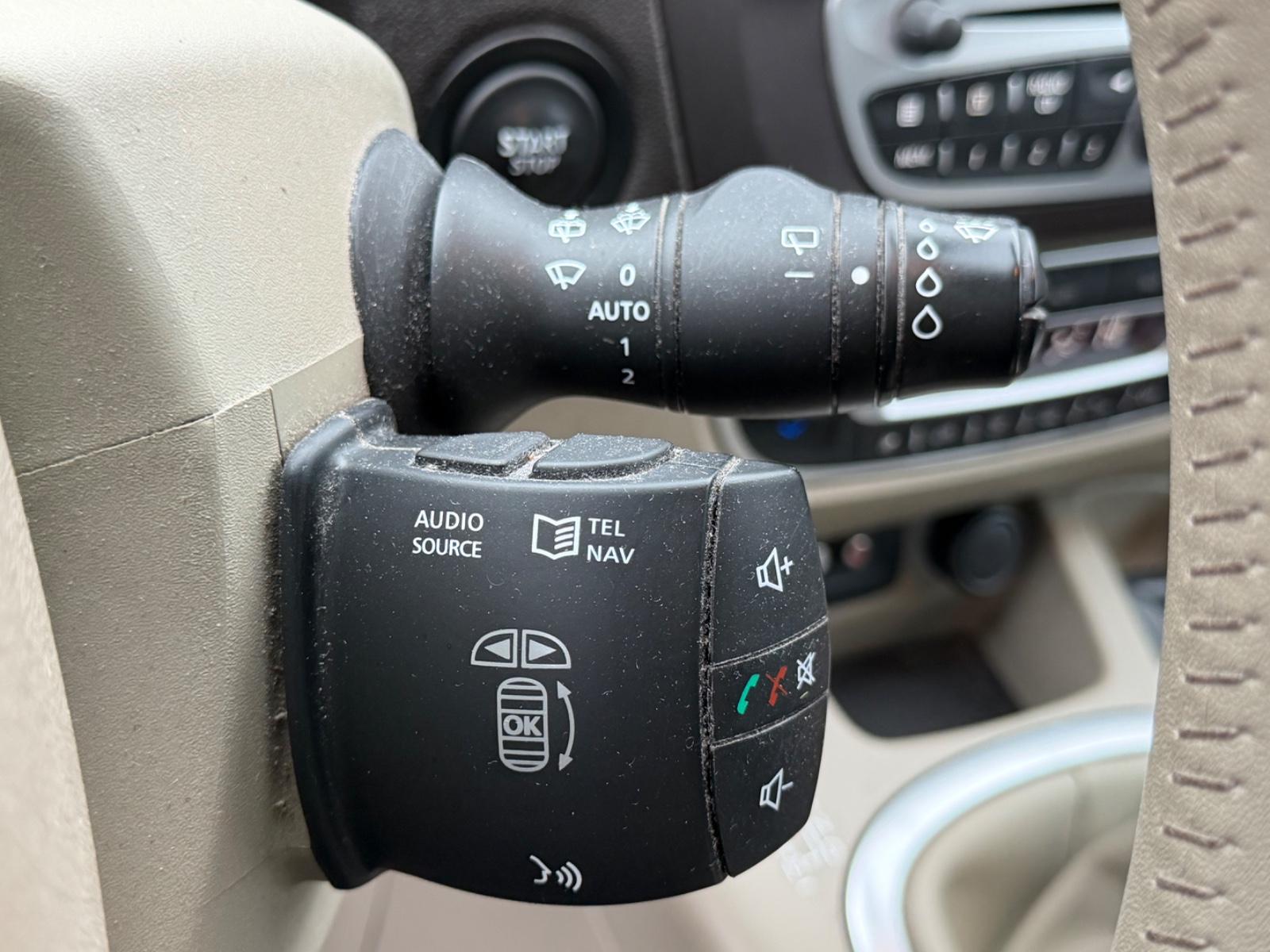 Renault Scenic 2010 — photo 12
