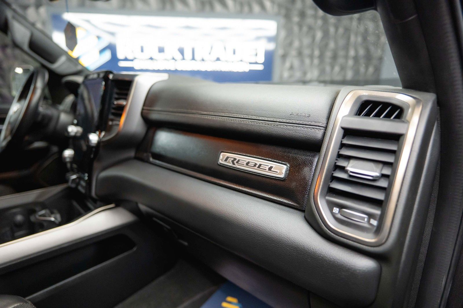 Fahrzeugabbildung Dodge RAM 3.0 V6 EcoDiesel 4x4 REBEL OFFROAD AXLE LOCK