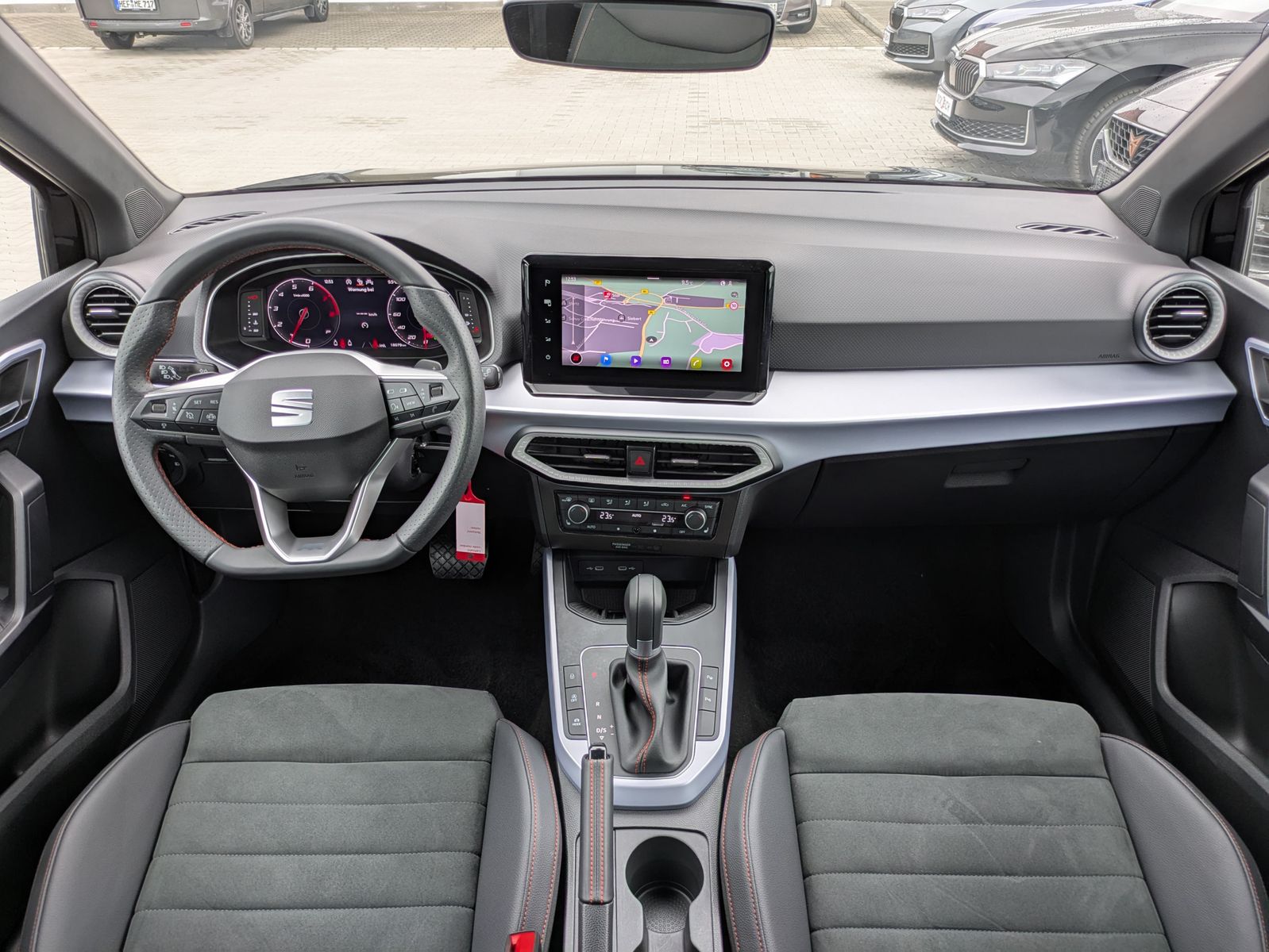 Fahrzeugabbildung SEAT Arona 1.5 TSI FR DSG AHK*ACC*LED*APP*DAB*KAMERA