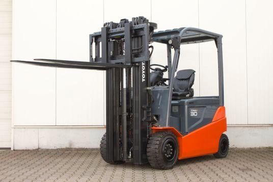 Toyota 8FBMT30 Triplex 4,7m 3000kg Elektro