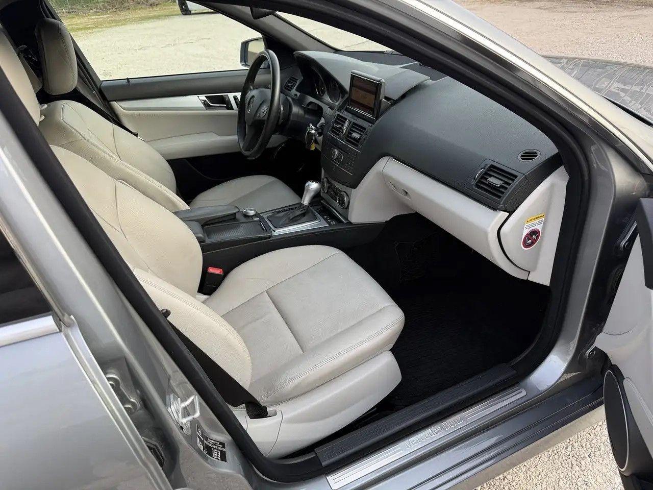 Mercedes-Benz C350 2008 — photo 9
