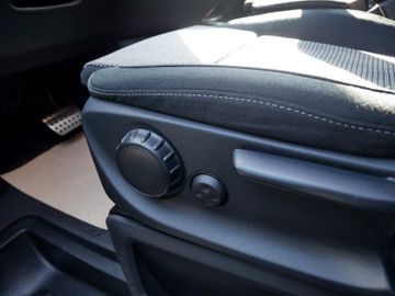 Mercedes V 220 - 11