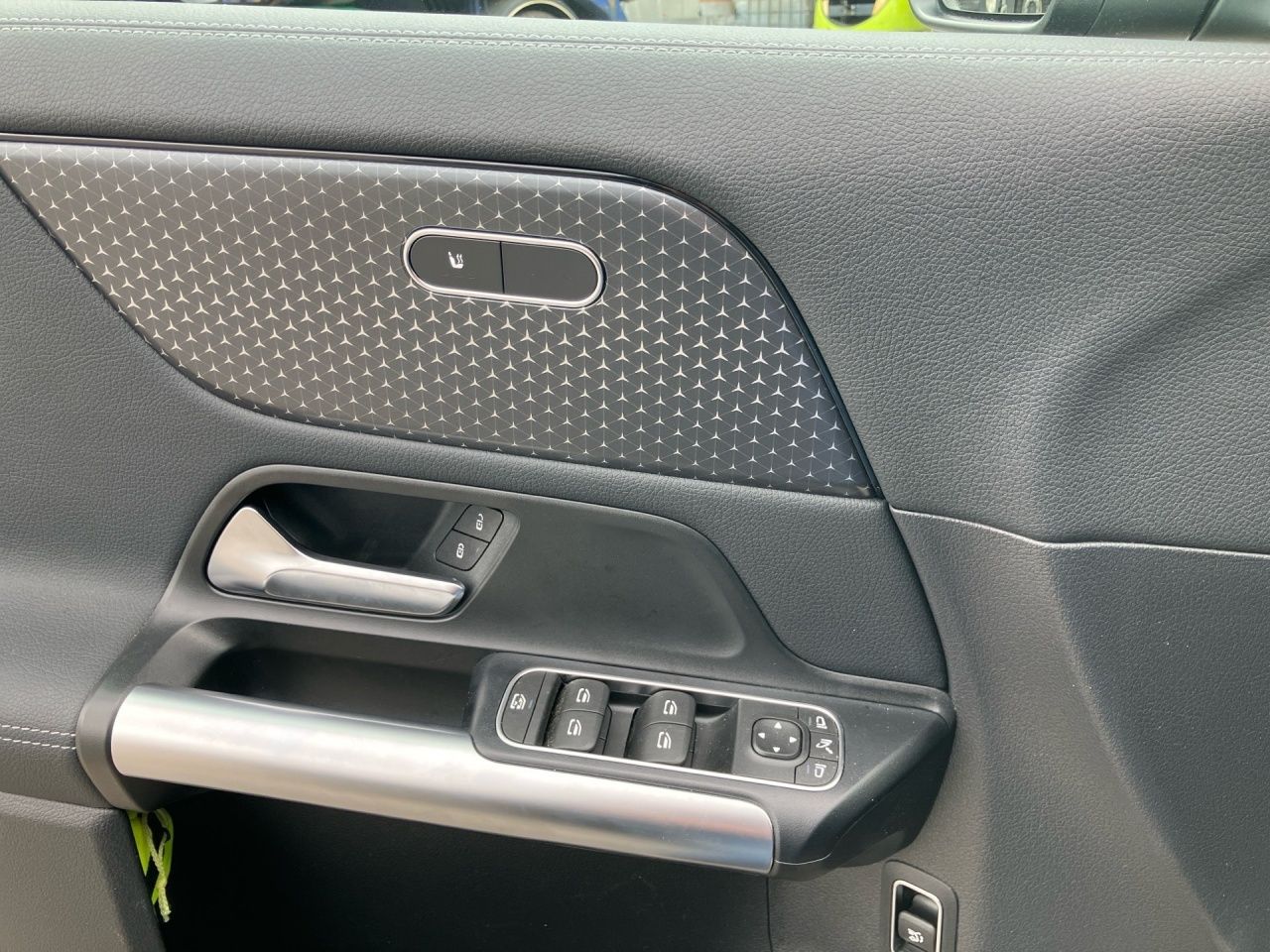 Fahrzeugabbildung Mercedes-Benz GLA 220 4M ALLRAD+AHK+DISTR+TOTW+LHZ+VERKZ.ASS++