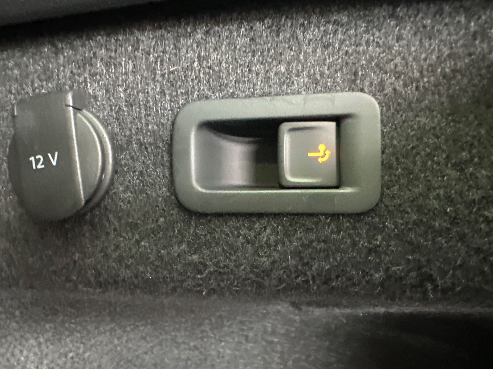 Fahrzeugabbildung Volkswagen Passat Variant GTE NAV+IQ-LIGHT+ACC+KAMERA+AHK