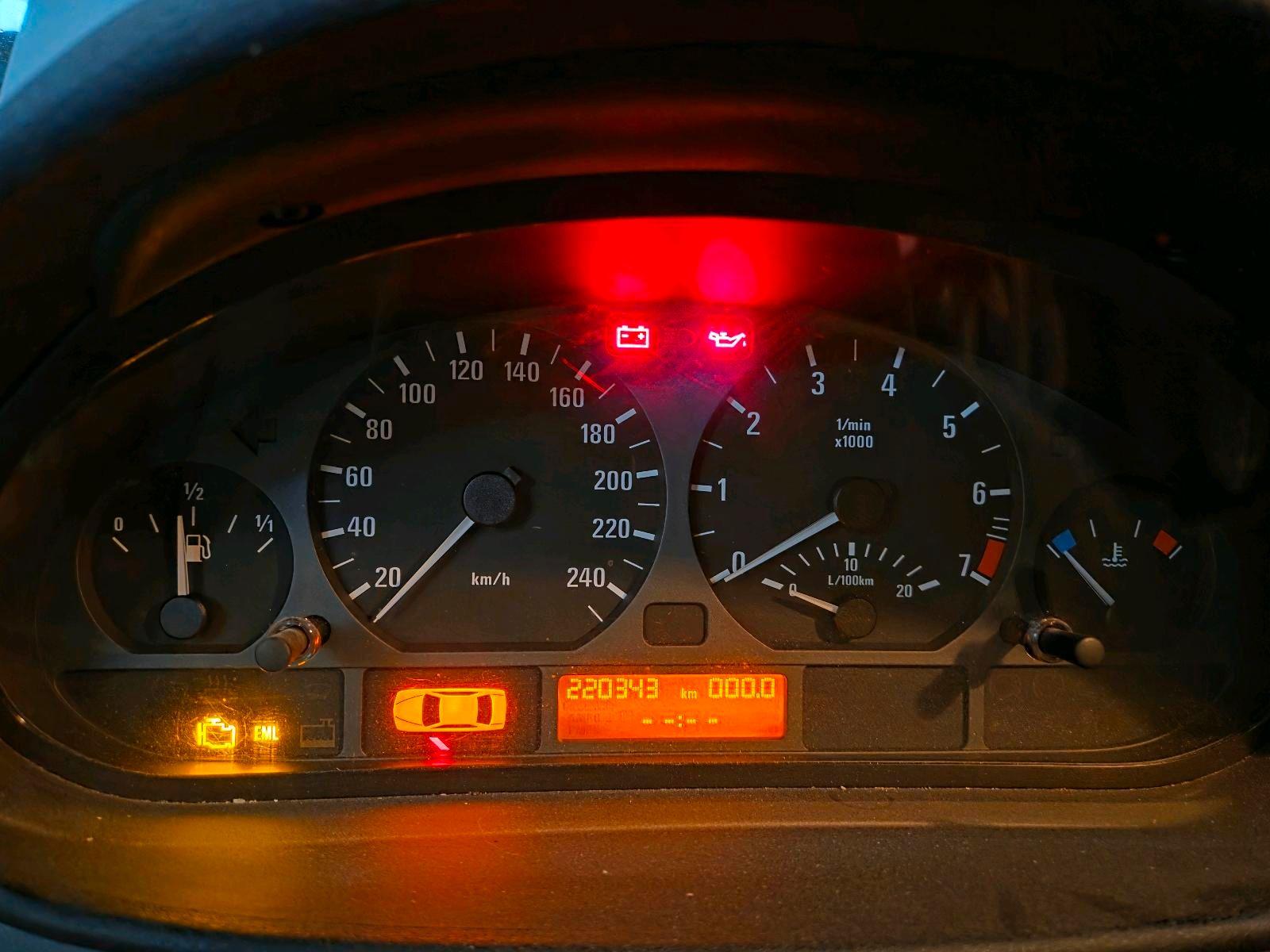 BMW 318 2004 — photo 9