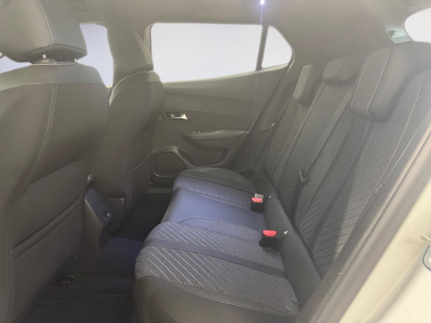 Peugeot 2008 - Bild 12