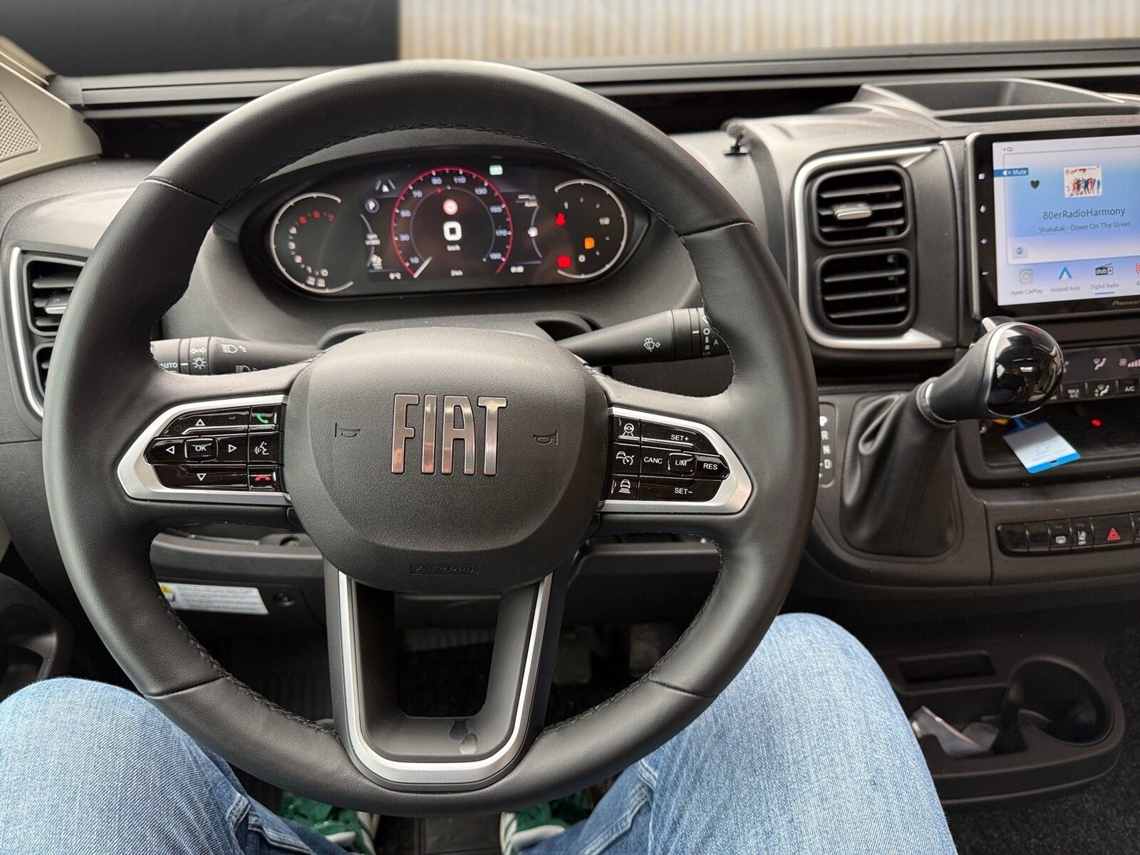 Fahrzeugabbildung Eura Mobil Van V 635 EB Automatik, 180 PS, Fahrassistenz