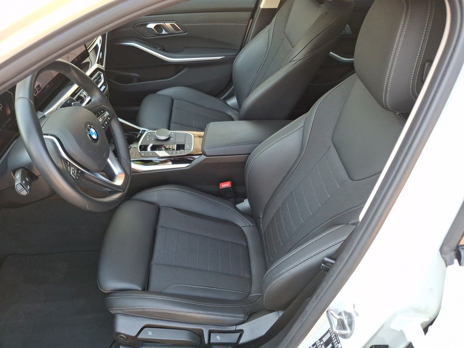 BMW 318d Automatik Innovationsp. Klimaaut. Glasdach foto 8
