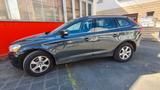 Volvo XC 60  Momentum AWD  5 Zylinder - aus 2012: Geländewagen