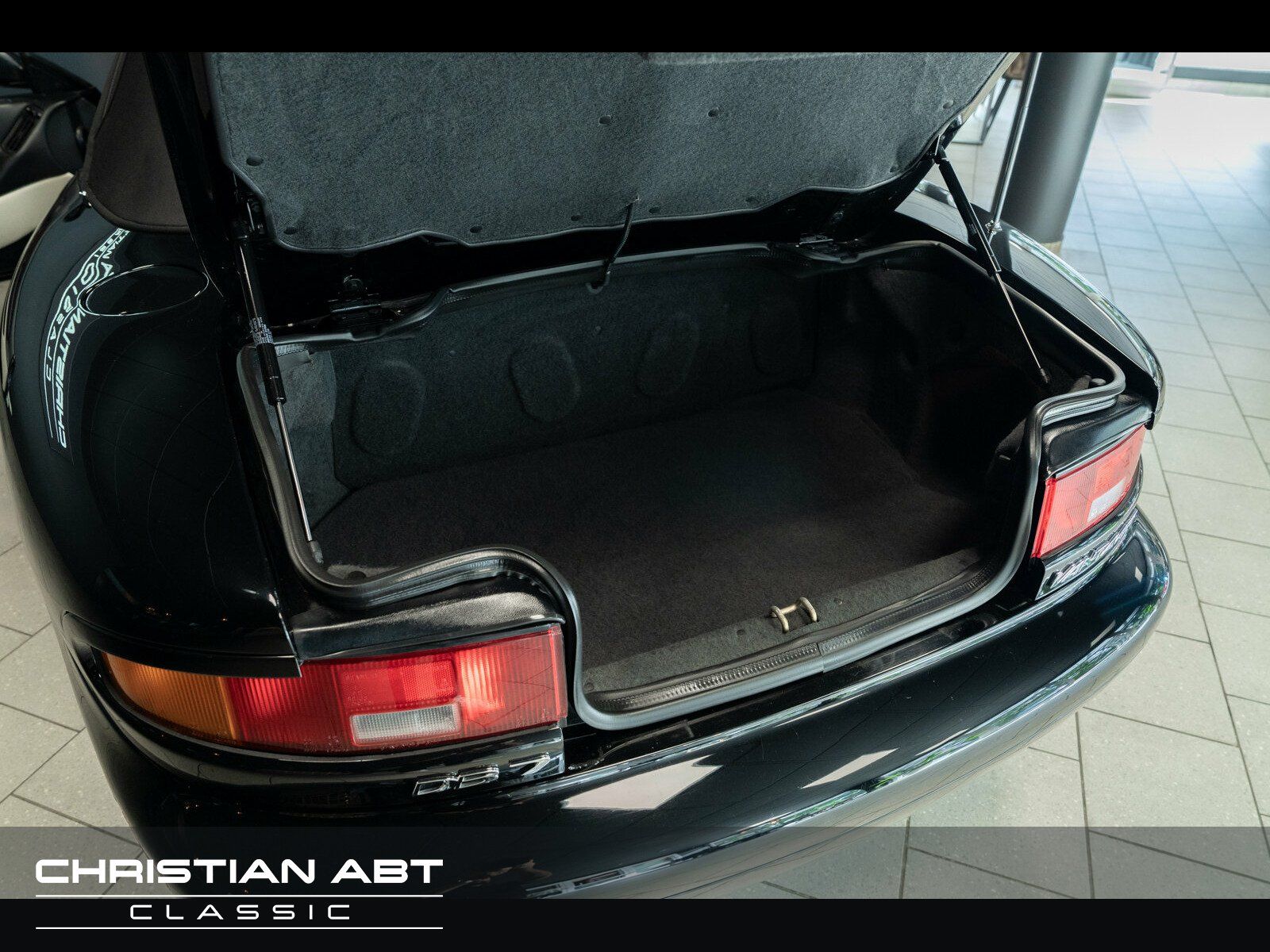 Fahrzeugabbildung Aston Martin Vantage V12