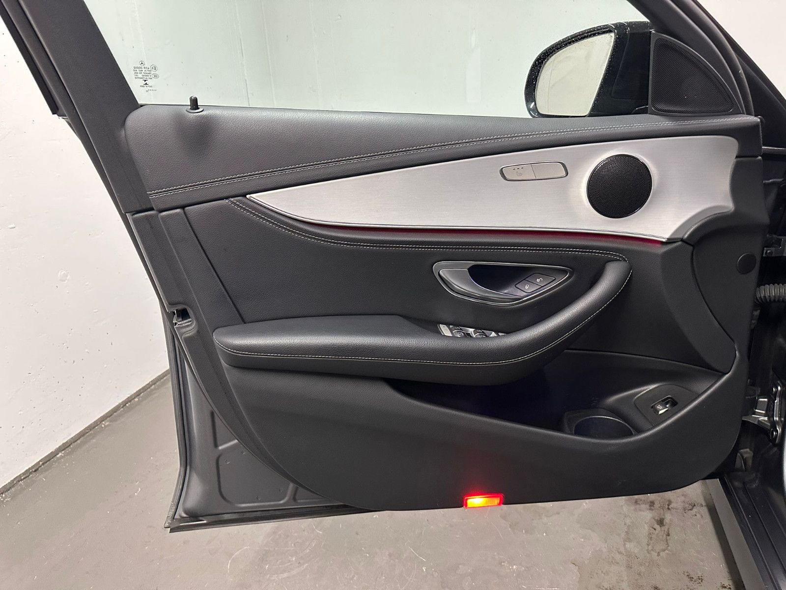Fahrzeugabbildung Mercedes-Benz E 300 de 4MATIC T AMG-LINE*PANO*AHK*MAGNO