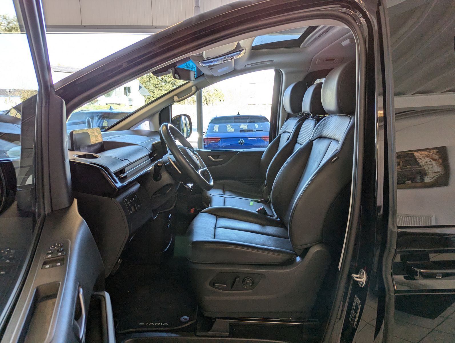 Fahrzeugabbildung Hyundai Staria 2.2 CRDi Aut Prime 4WD Leder Pano 9-Sitze