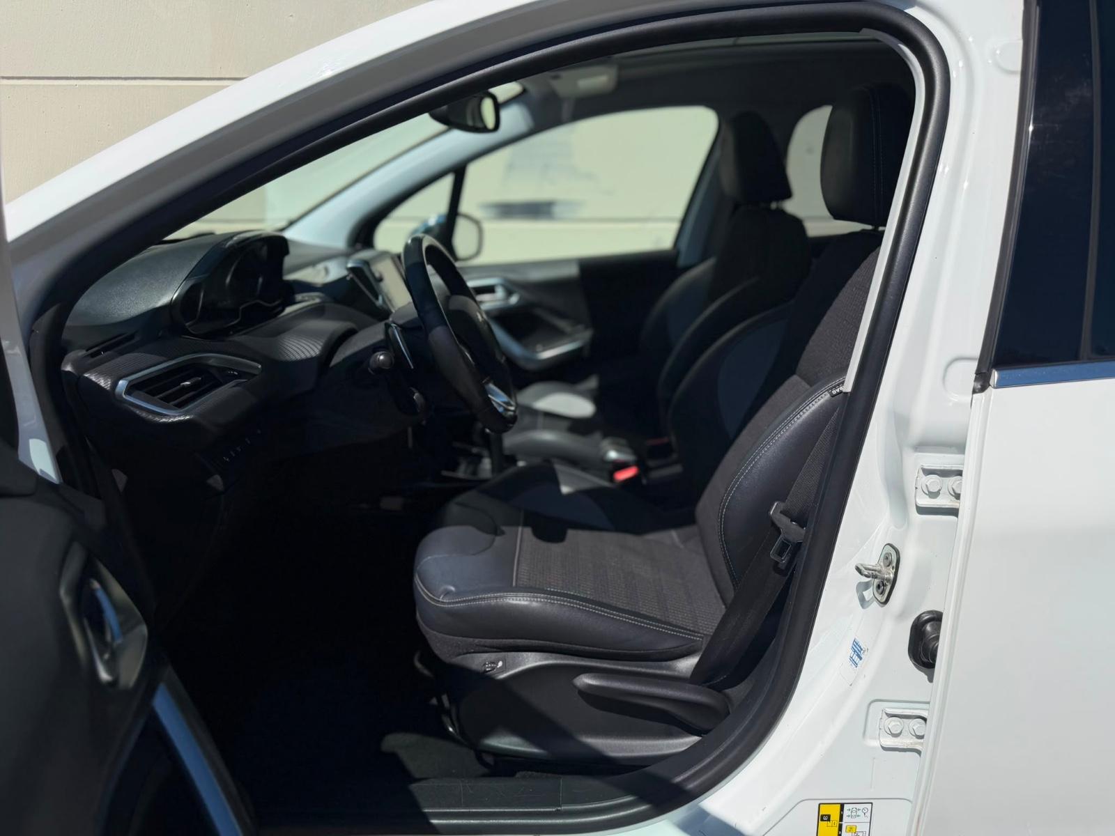 Peugeot 2008 Allure*AUTOMATIC*PANO*SHZ*PDC*