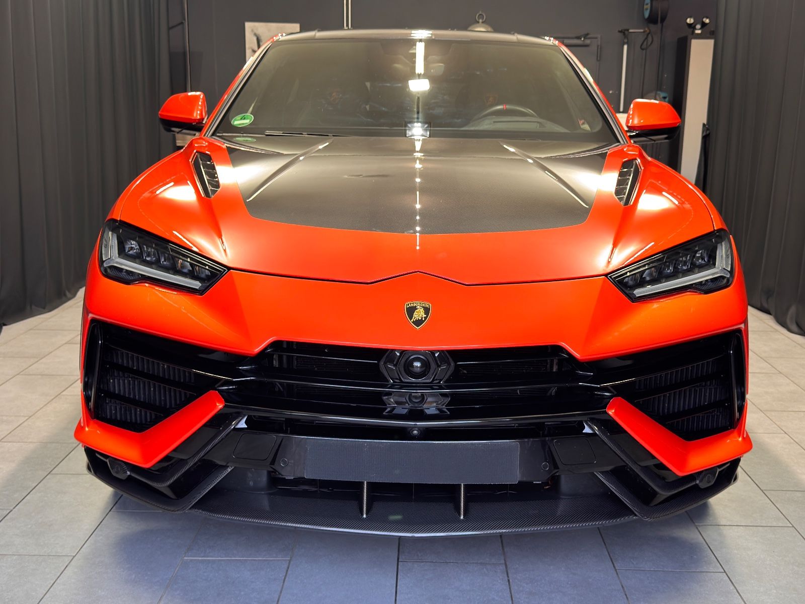 Fahrzeugabbildung Lamborghini Urus Performante|FULL-CARBON|AKRAPOVIC|MASSAGE|