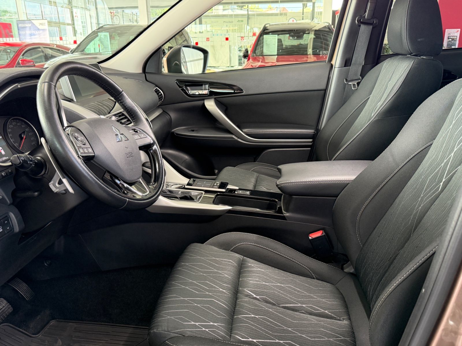 Fahrzeugabbildung Mitsubishi Eclipse Cross 1.5 CVT Intro Edition 2WD AHK HUD