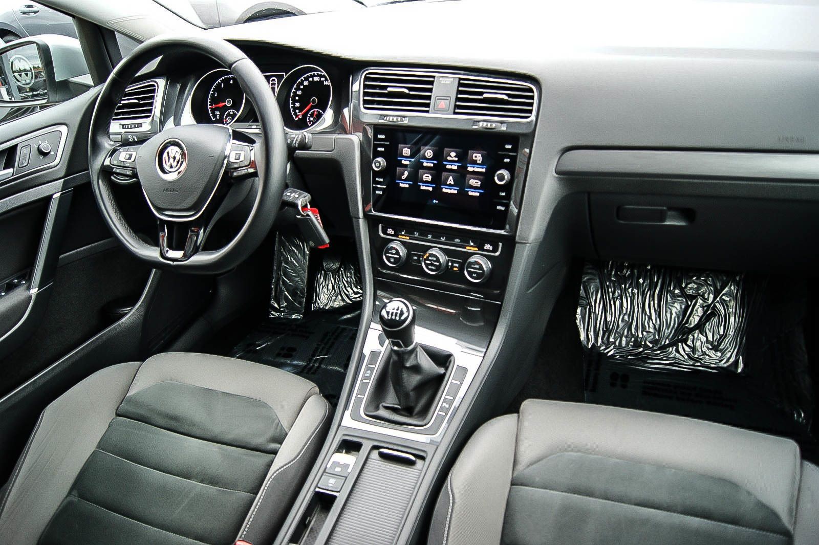 Fahrzeugabbildung Volkswagen Golf VII Variant Comfortline LED ACC SIHZG 1HAND