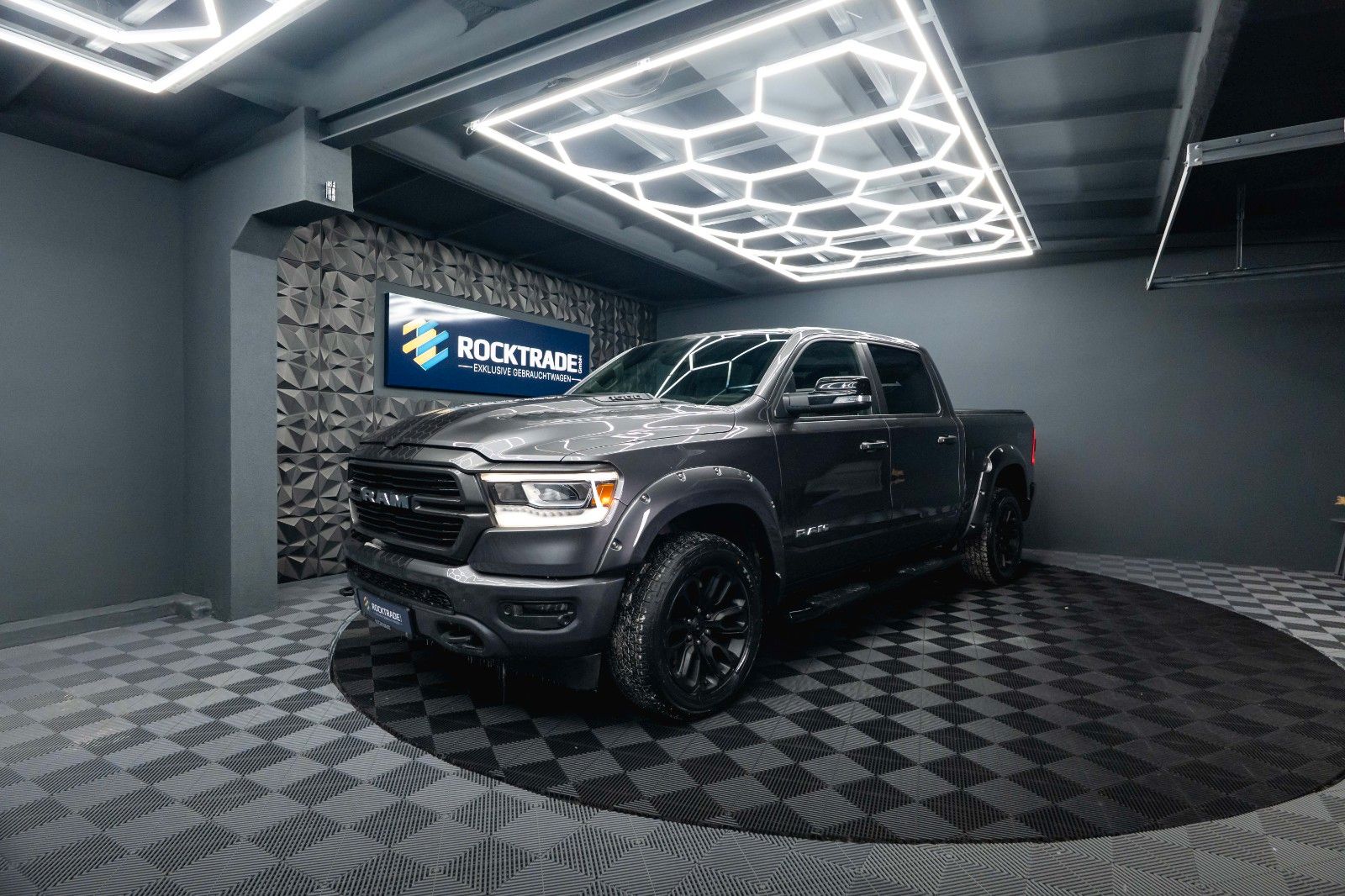 Fahrzeugabbildung Dodge RAM 5.7 V8 HEMI 4x4 LARAMIE Offroad AxleLock 19%