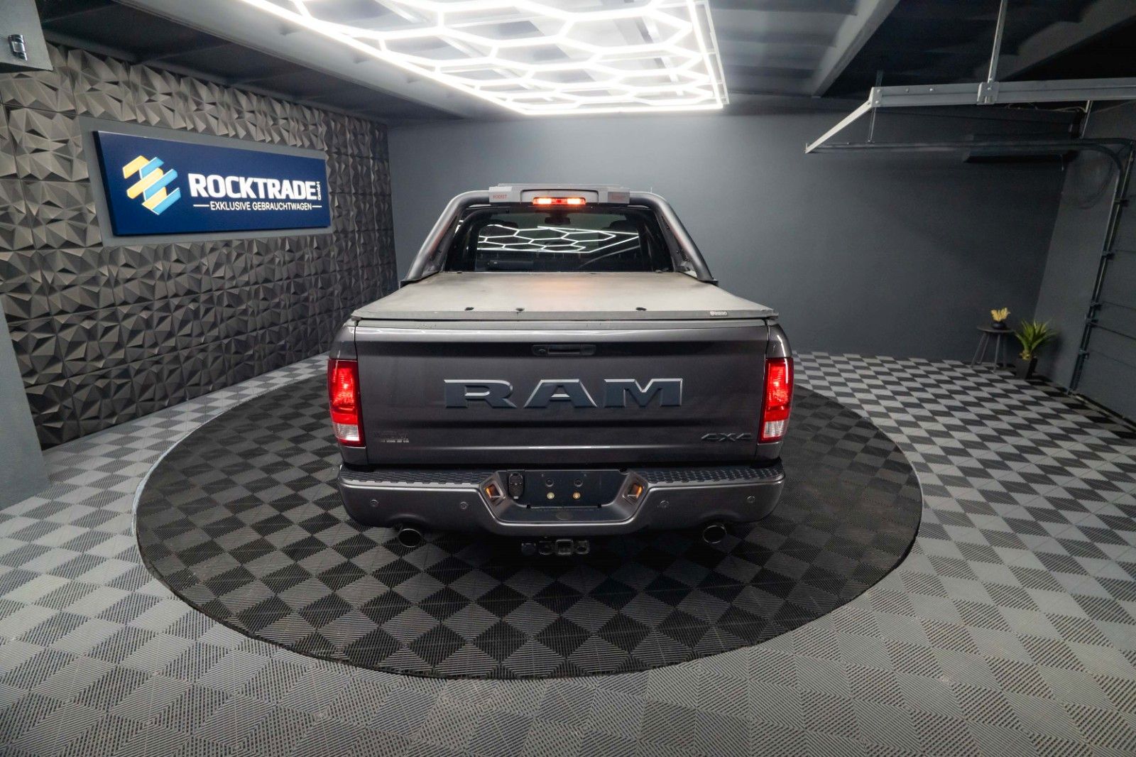 Fahrzeugabbildung Dodge RAM 5.7 V8 HEMI 4x4 OFFROAD Night-Paket *LED*