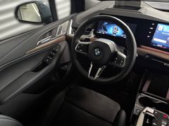 Fahrzeugabbildung BMW 218i Active Tourer--Pano/DrivingProf/eSitze/19LM
