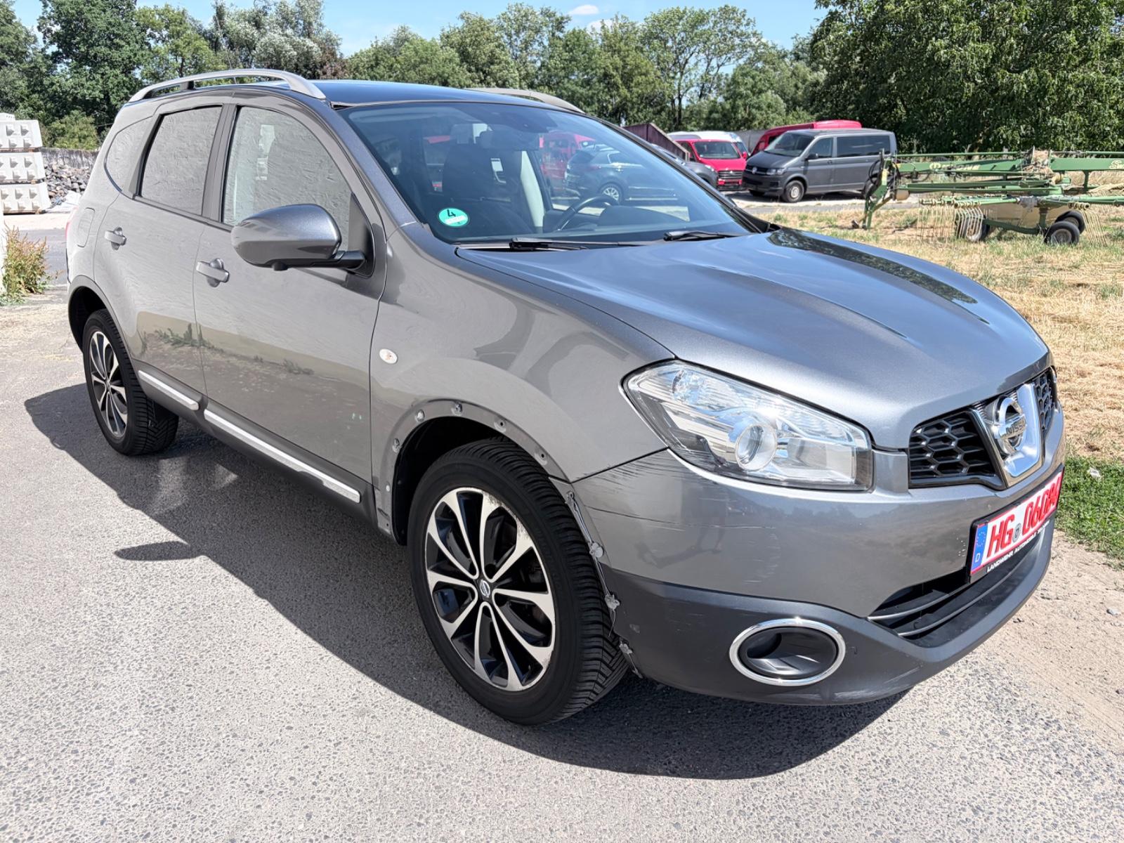 Nissan Qashqai+2 2012 — interior