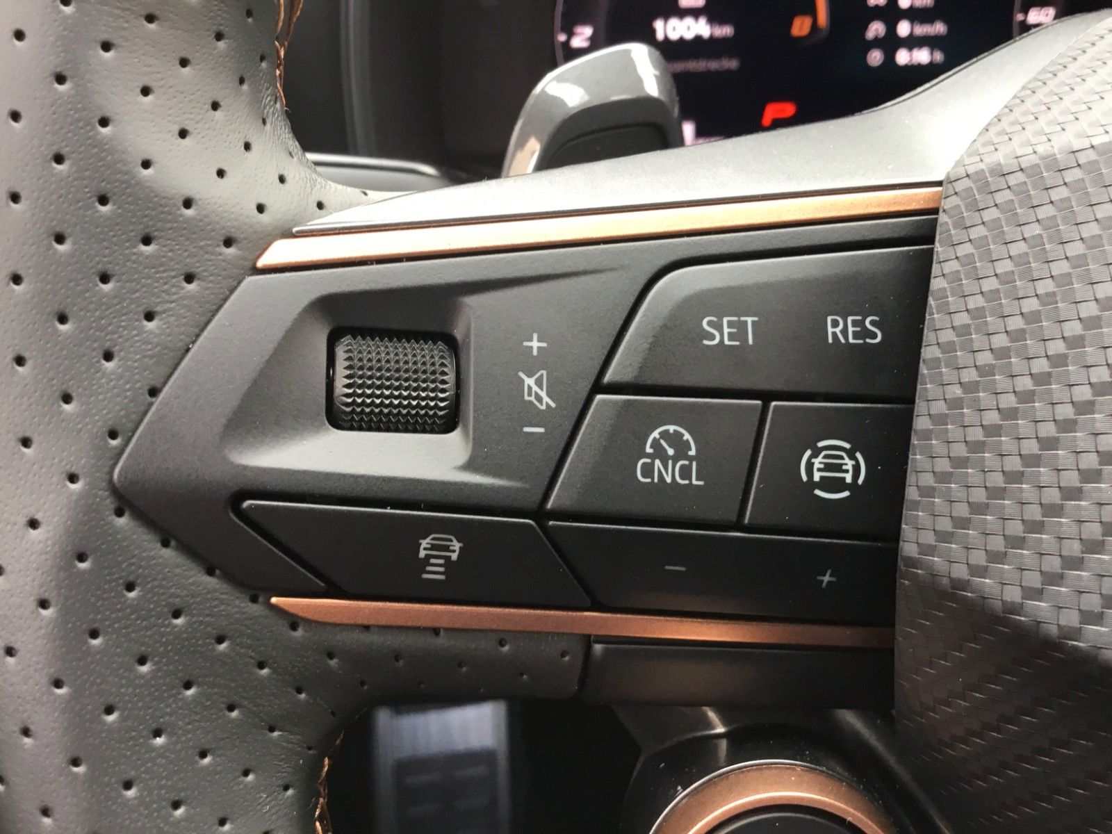 Fahrzeugabbildung CUPRA Formentor 1.5 eTSI DSG +AHK+Navi+18"+TopView