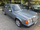 Mercedes-Benz 200 D W124 - Mercedes-Benz 200 Oldtimer mit Diesel-Antrieb