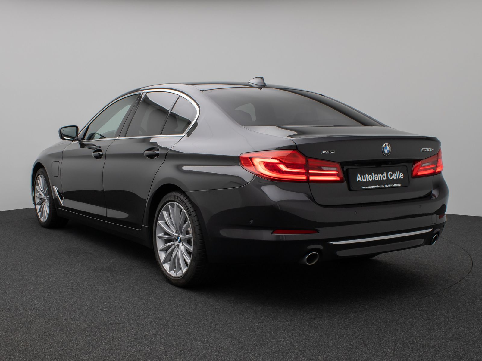Fahrzeugabbildung BMW 530e xD LuxuryLine 360°Glasdach HUD HiFi Massage