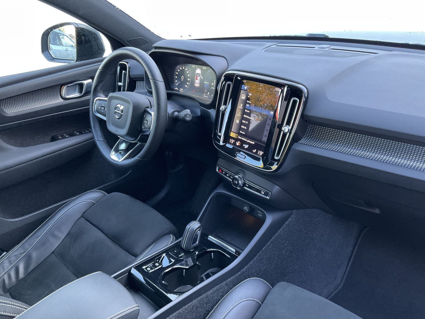 Volvo XC40 1.5 T5 262pk PHEV Recharge R-Design Elek.Tr imagem 3