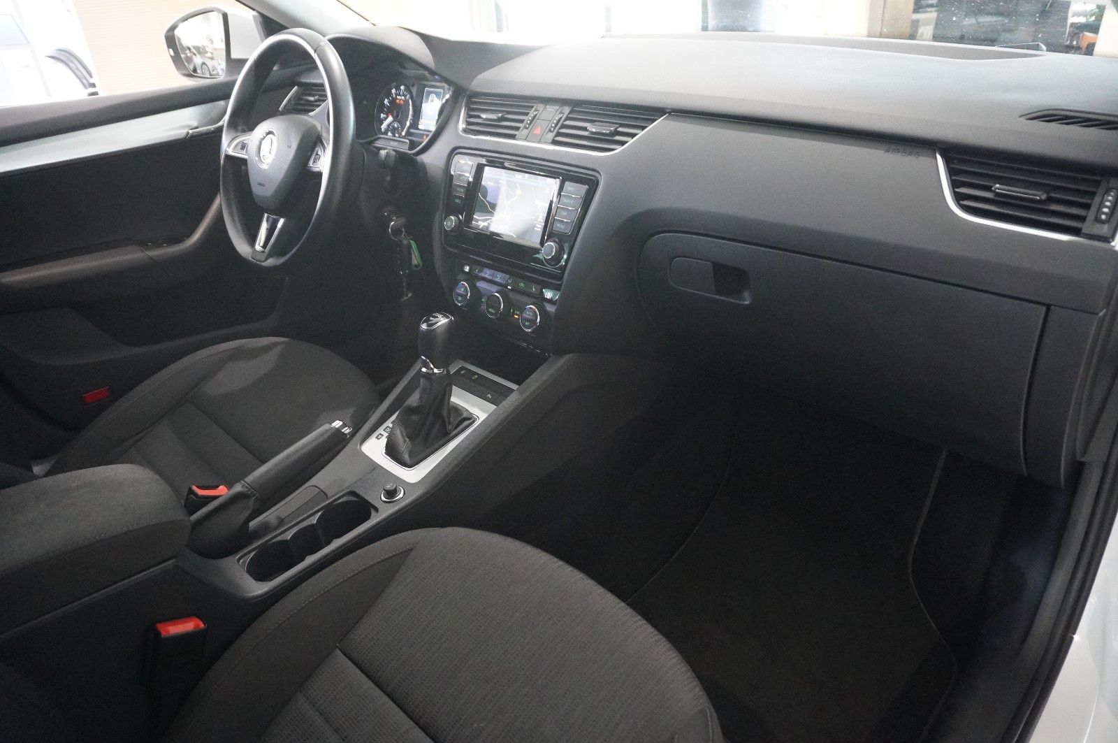 Fahrzeugabbildung SKODA Octavia Combi 1.8 TSI STYLE DSG NAVI/LED/SHZ/DAB