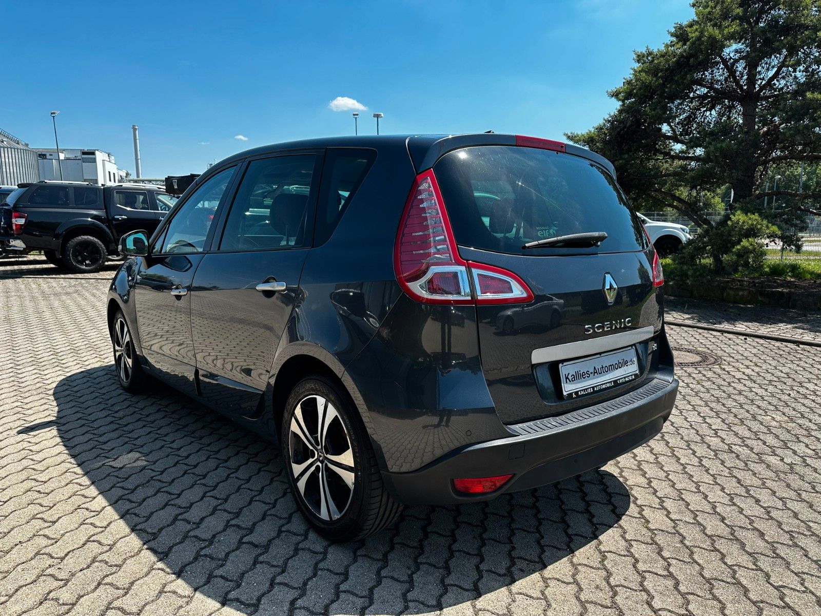 Fahrzeugabbildung Renault Scenic III BOSE / Teilleder / Klimaaut./ Navi.