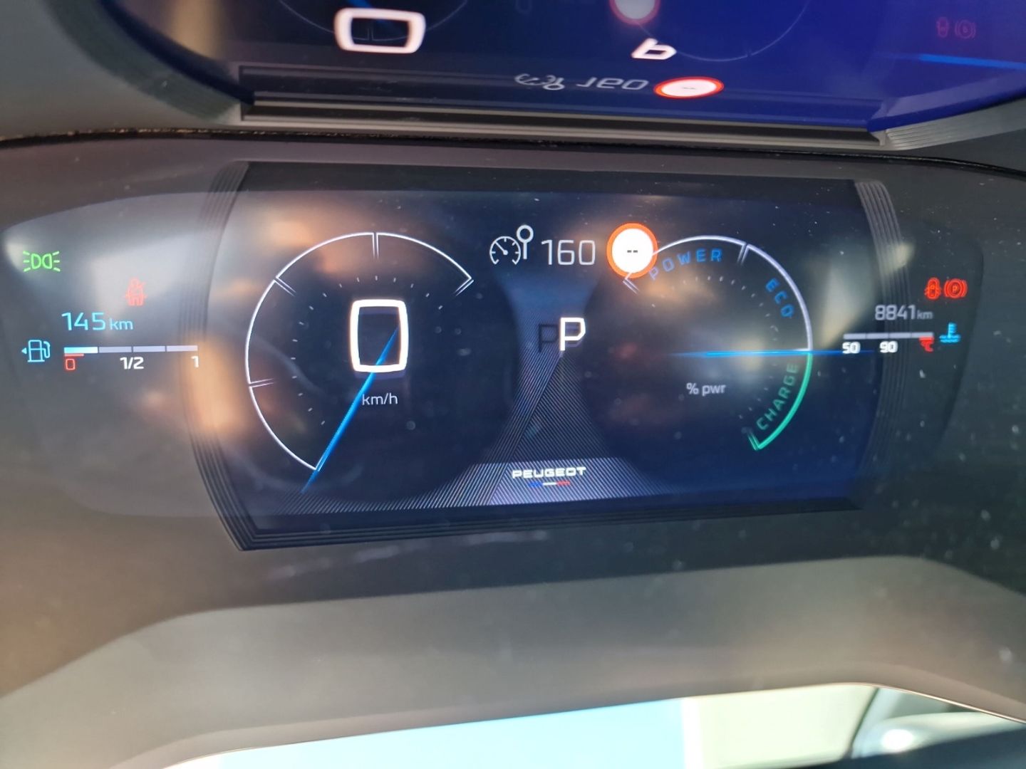 Fahrzeugabbildung Peugeot 2008 Hybrid 136 GT *NAVI*RFK*SHZ*DAB+*MASSAGE*EL