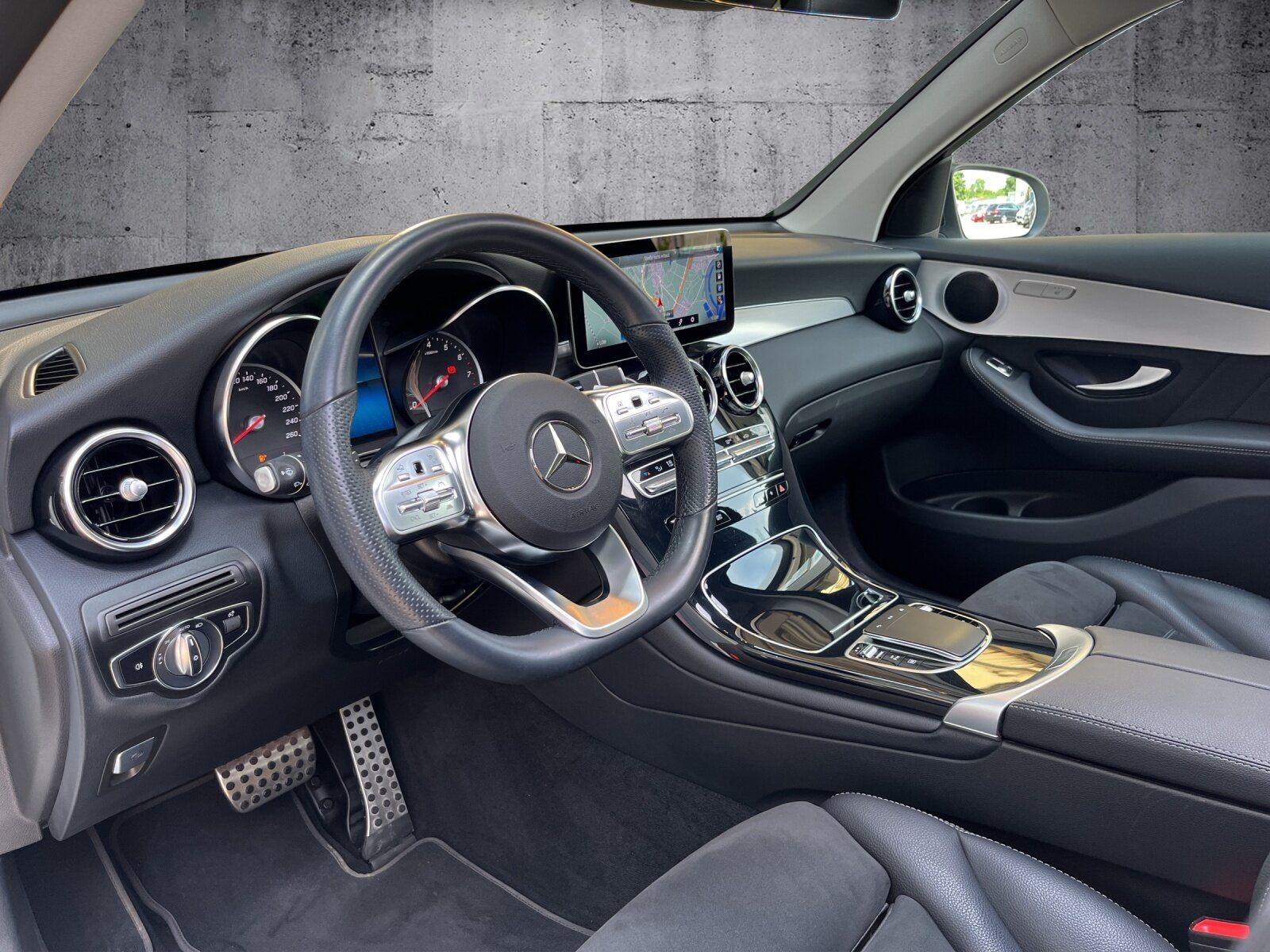 Mercedes-Benz GLC 300e 4MATIC*AMG-Line*Pano*Night*MBUX*LED*AHK