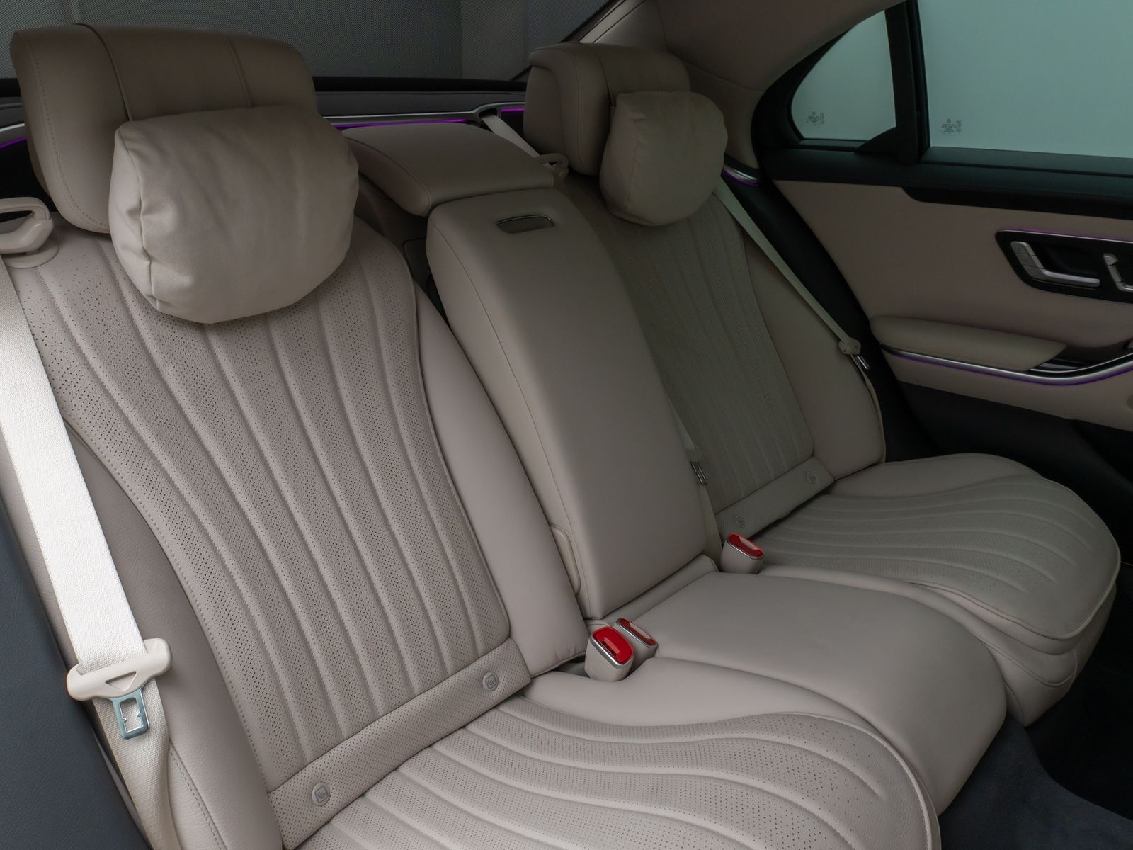 Fahrzeugabbildung Mercedes-Benz S 400d 4Matic HUD DAB 360° 9G-Tronic MBUX Ent.+