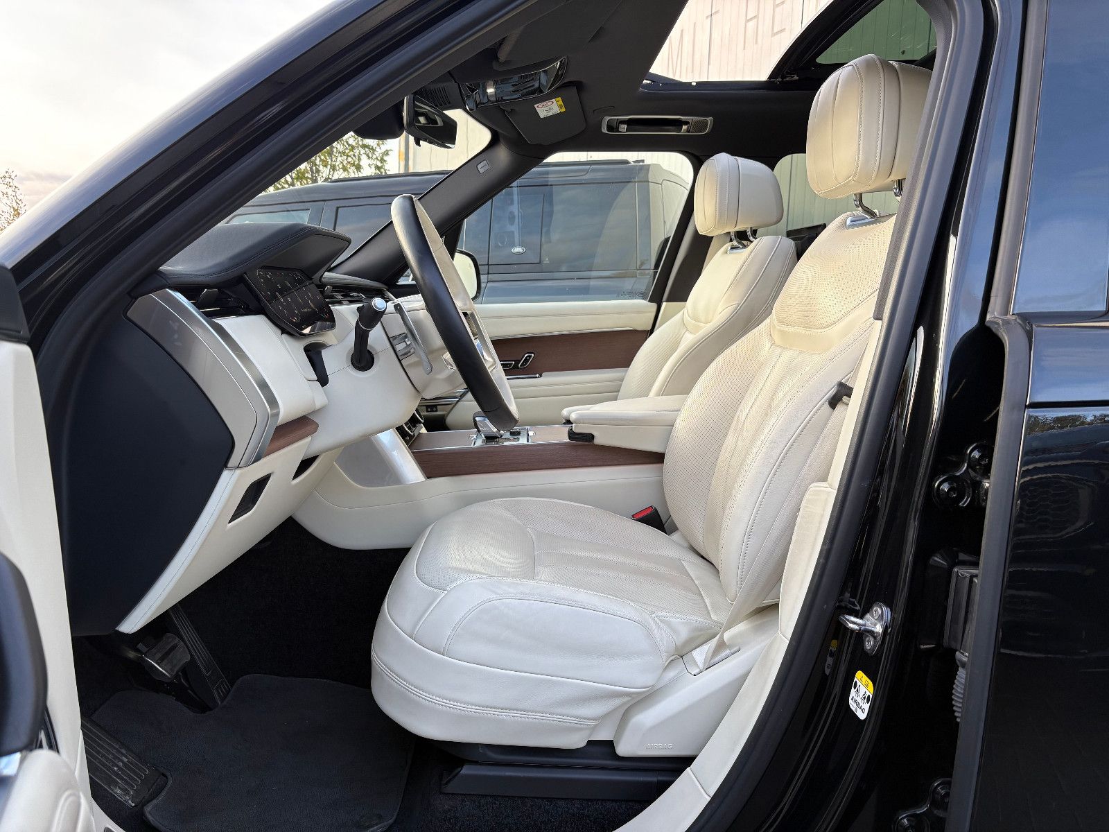 Fahrzeugabbildung Land Rover Range Rover HSE/FOND-TV/MASSAGE/PANO/360°/VOLL