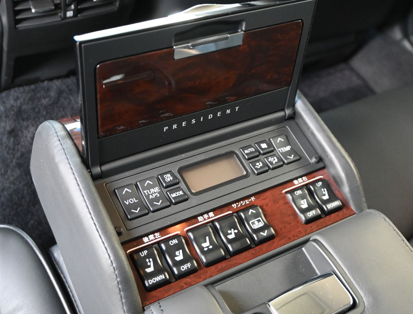 Nissan President (PGF50) – Bild 23