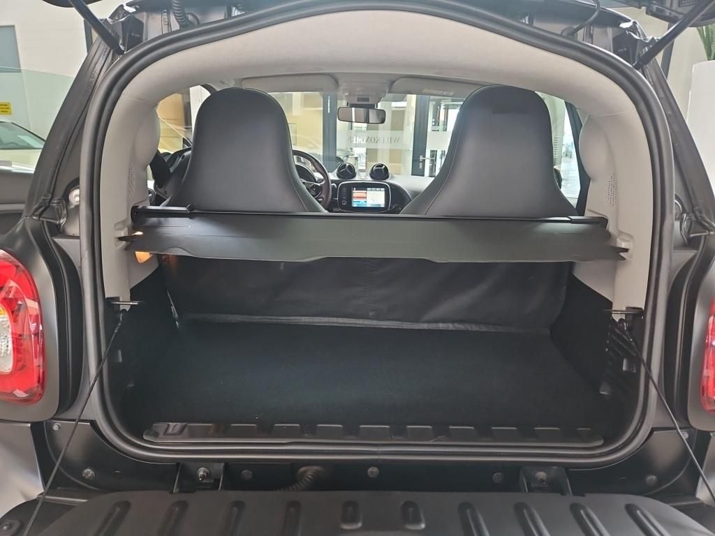Fahrzeugabbildung Smart fortwo 52 kW passion Brabus LED Navi SHZ Pano
