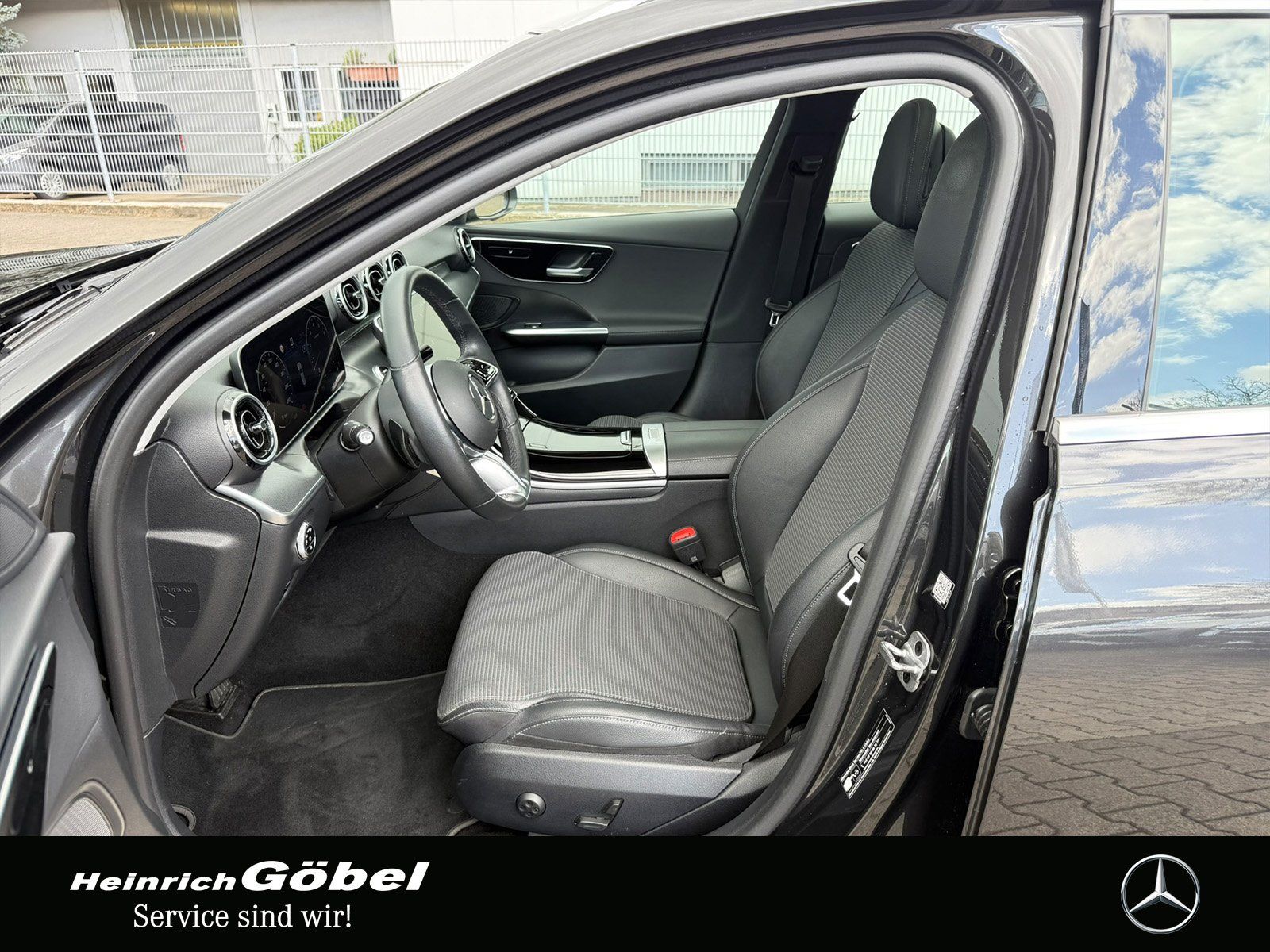 Fahrzeugabbildung Mercedes-Benz C 180 T Avantgarde*PANO*TOTWINKEL*LED*KAMERA*