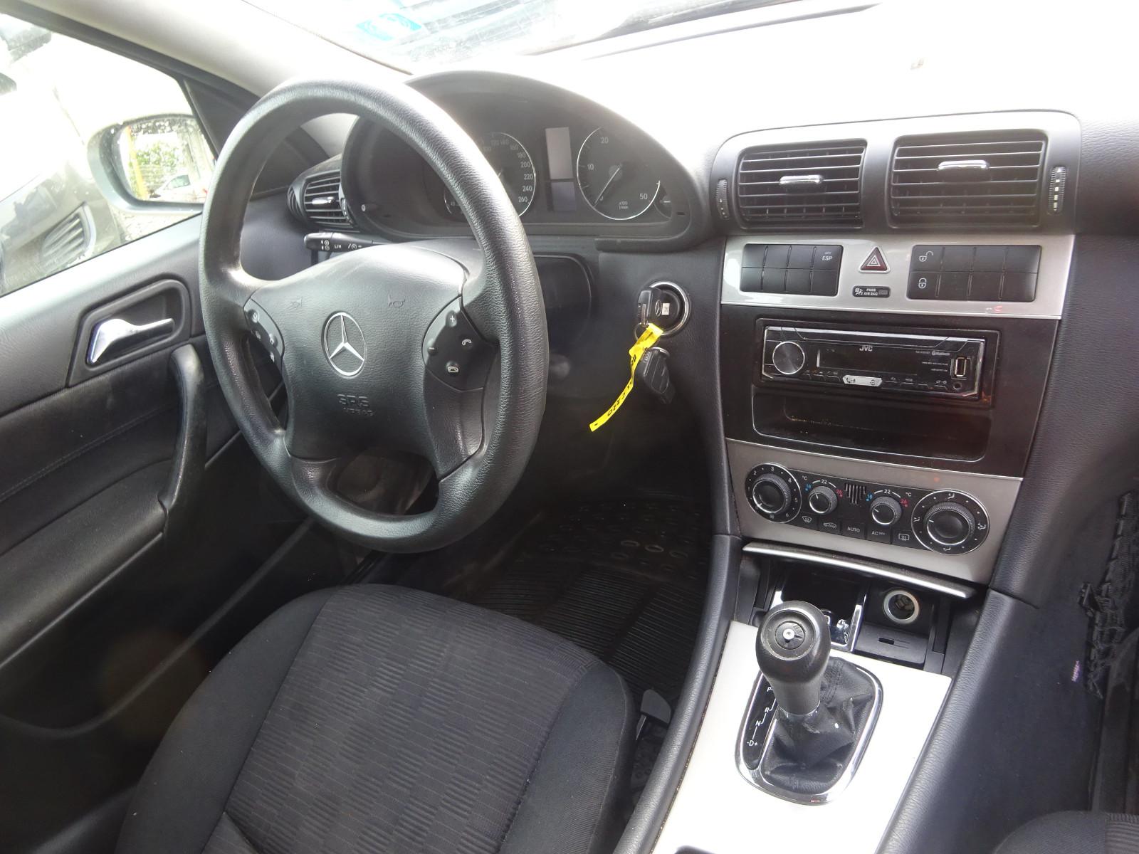Mercedes-Benz C220 2005 — photo 12