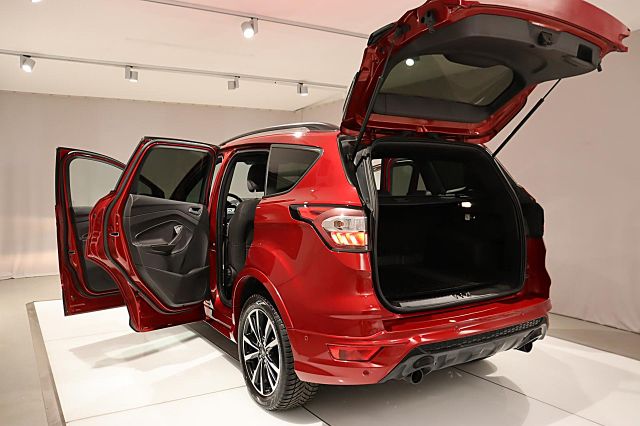 Kuga 1.5 EcoBoost ST-Line AHK SHZ KAMERA Tempoma