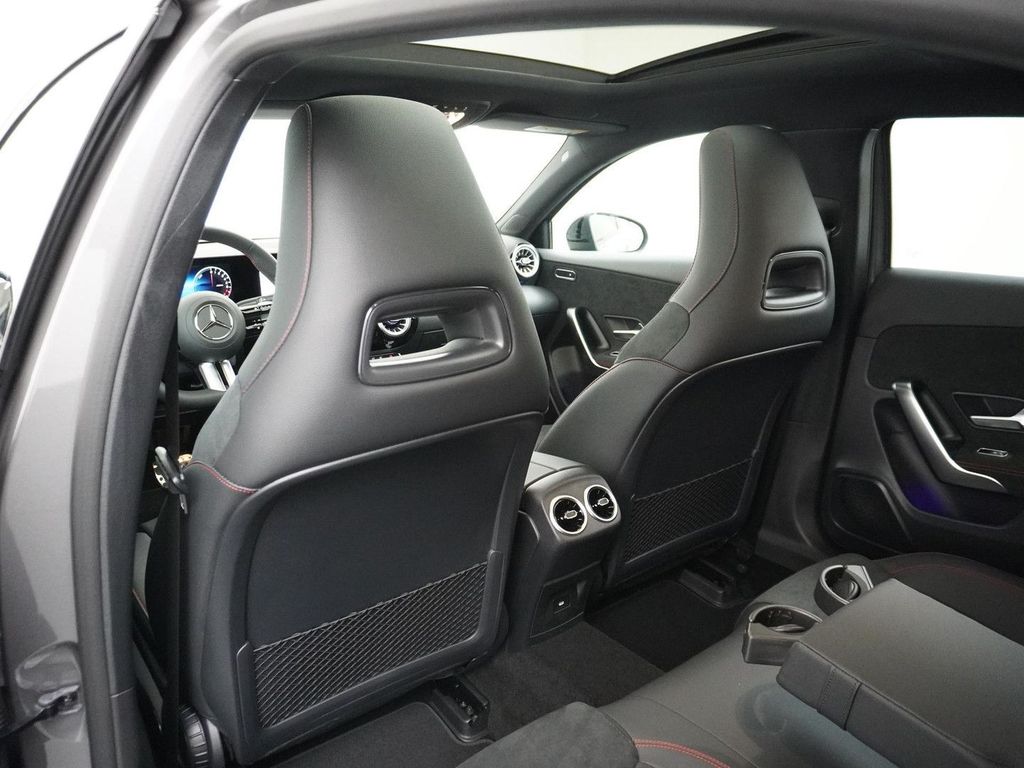 Mercedes-Benz A 250 e Star Edition AMG Line | Panorama - Schie