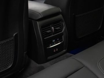 Fahrzeugabbildung BMW 320d xDLuxury Line DAB HiFi PDC Stop&Go Komfort