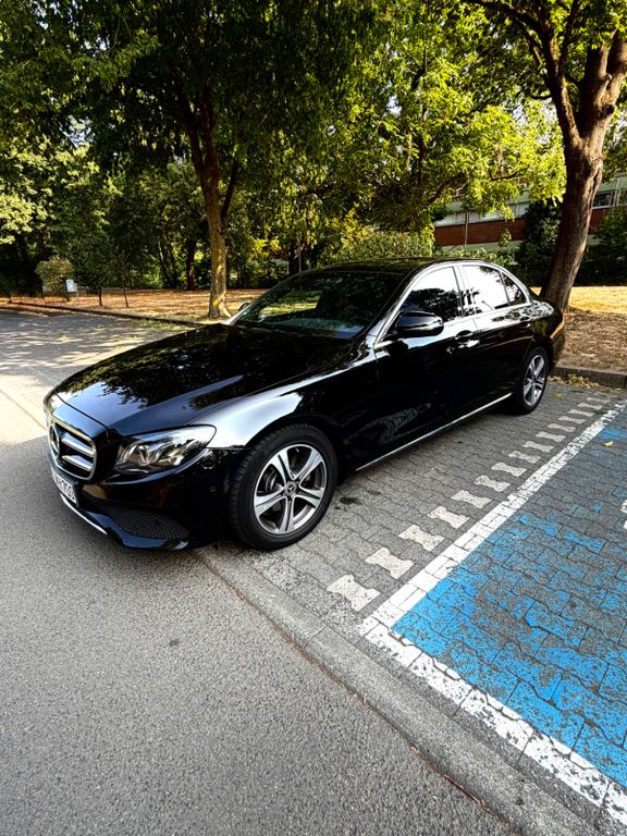 Image of Mercedes-Benz E 220