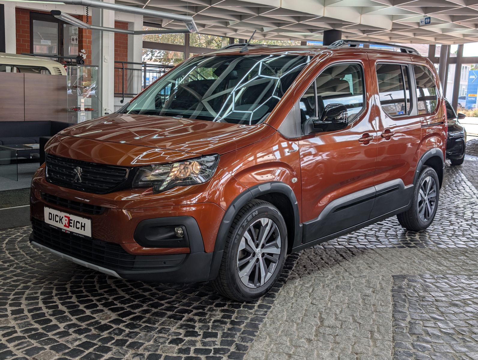 Fahrzeugabbildung Peugeot Rifter GT N1 L1 PANO XENON APP TEMP KAM ALU 17"