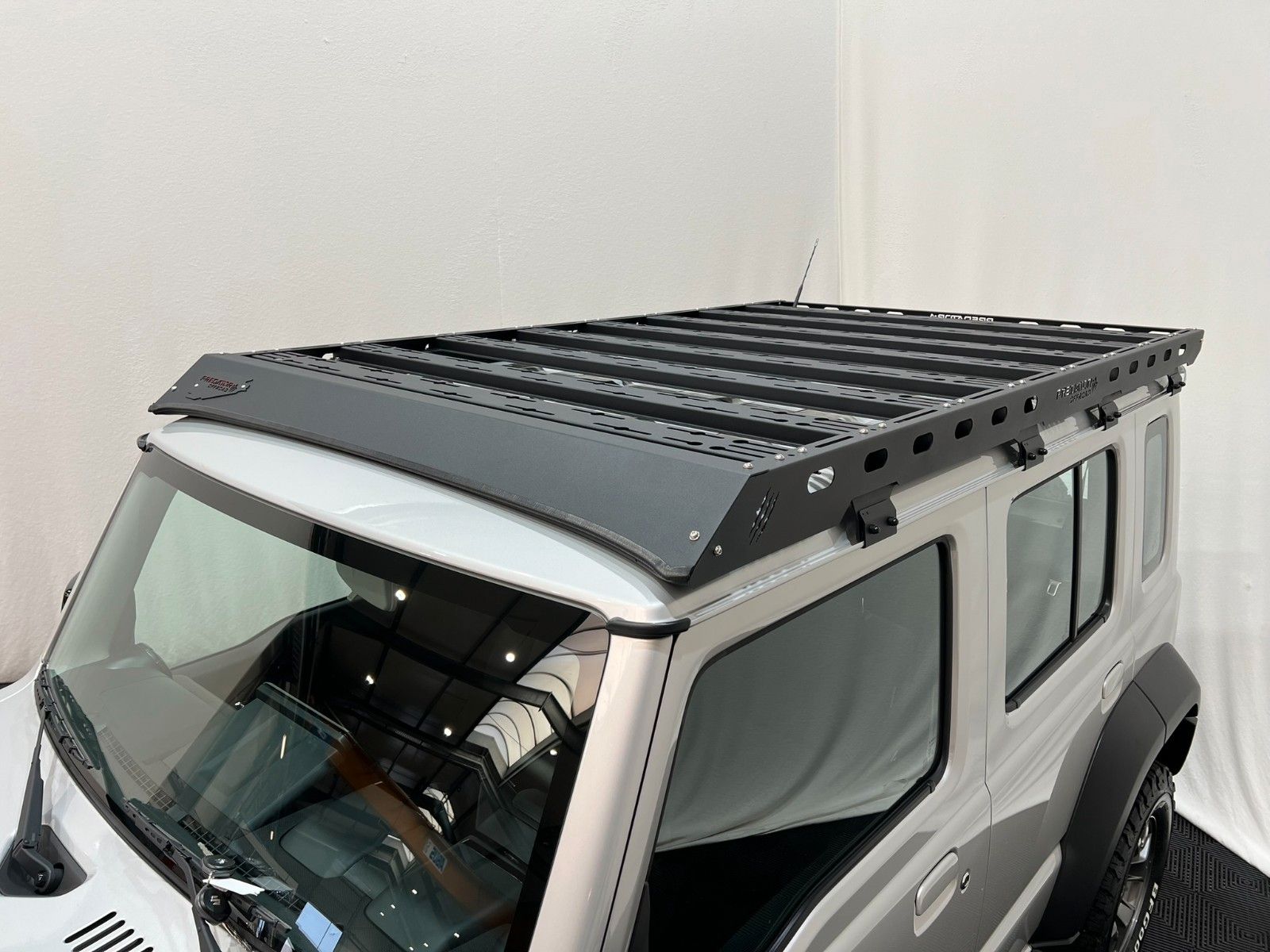 Fahrzeugabbildung Suzuki RTR Jimmy - 4/5 Türer / Offroad Edition