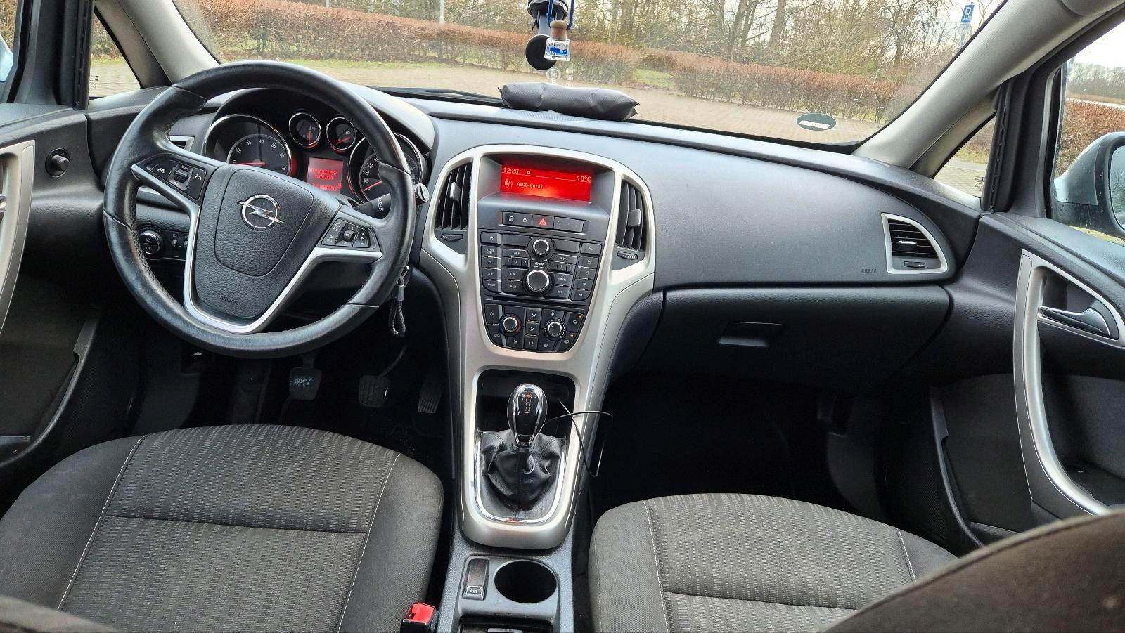 Opel Astra 2012 — engine 101 HP (74kW)