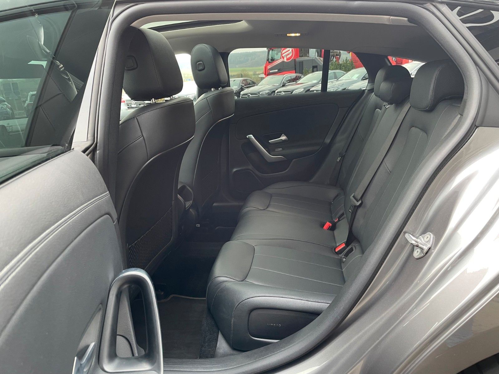 Fahrzeugabbildung Mercedes-Benz CLA 200 d SB Night+Pano+AHK+MBUX+R-Kamera+Leder