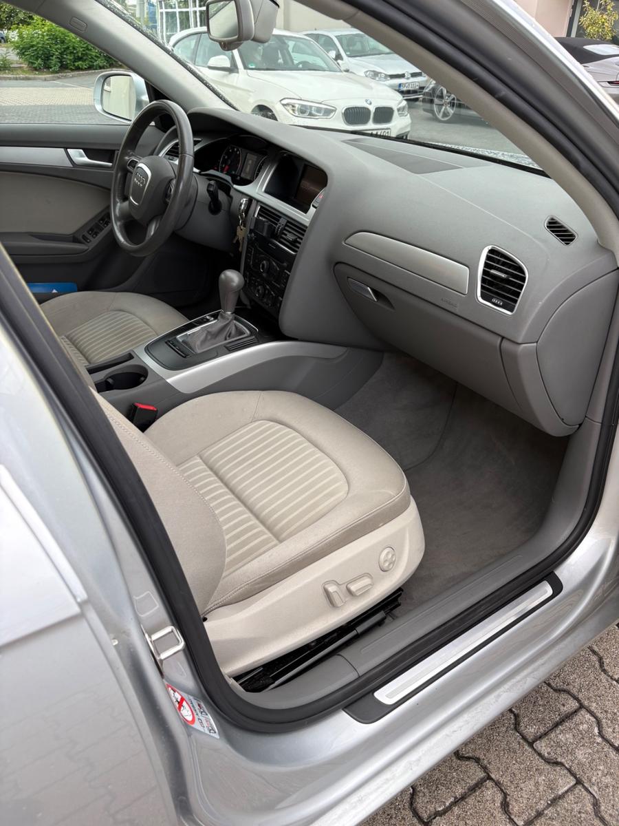 Audi A4 2010 — photo 9