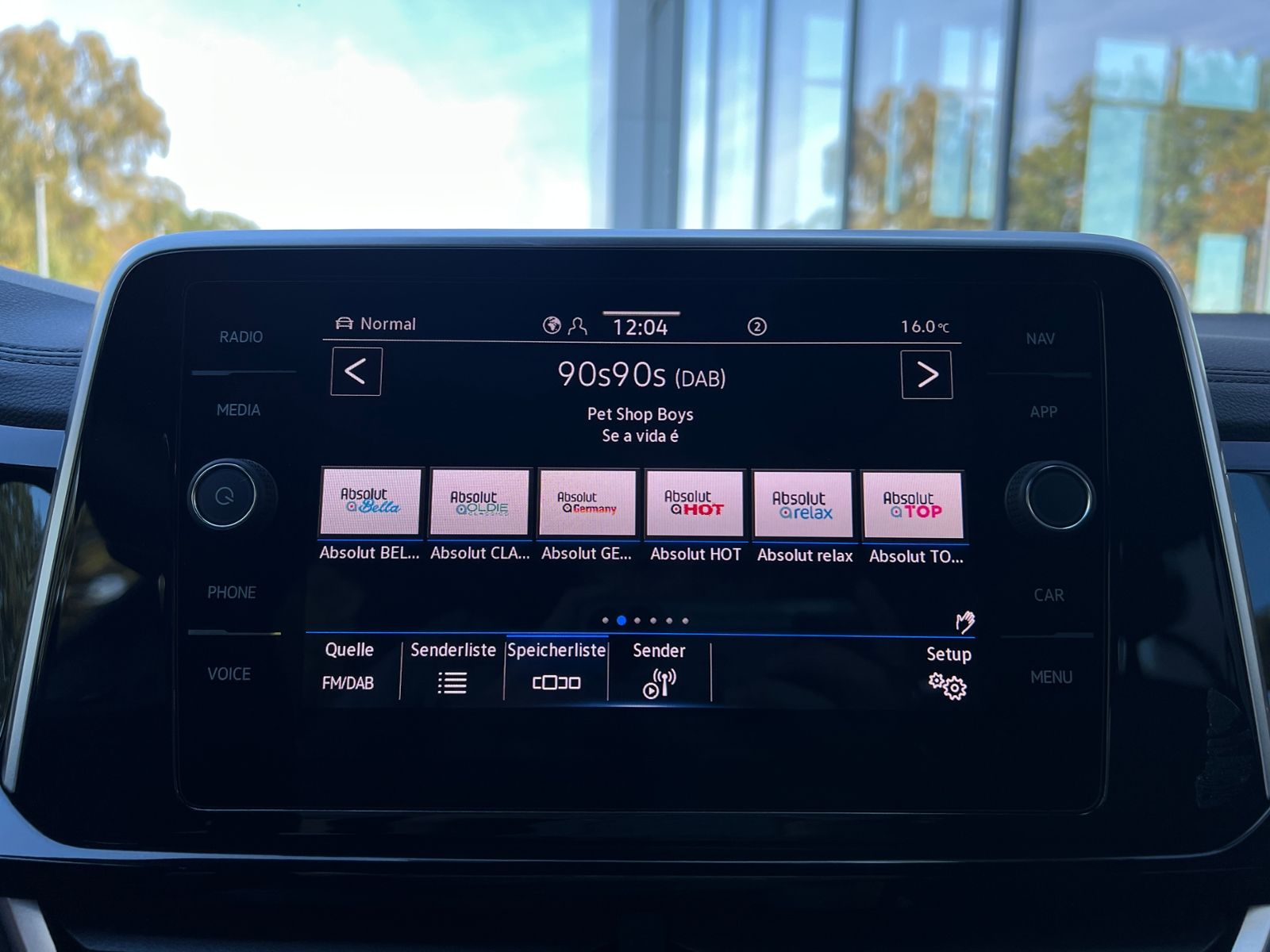 Fahrzeugabbildung Volkswagen T-Roc R-Line 1.5 TSI DSG *AHK, LED, Navi, Kamera